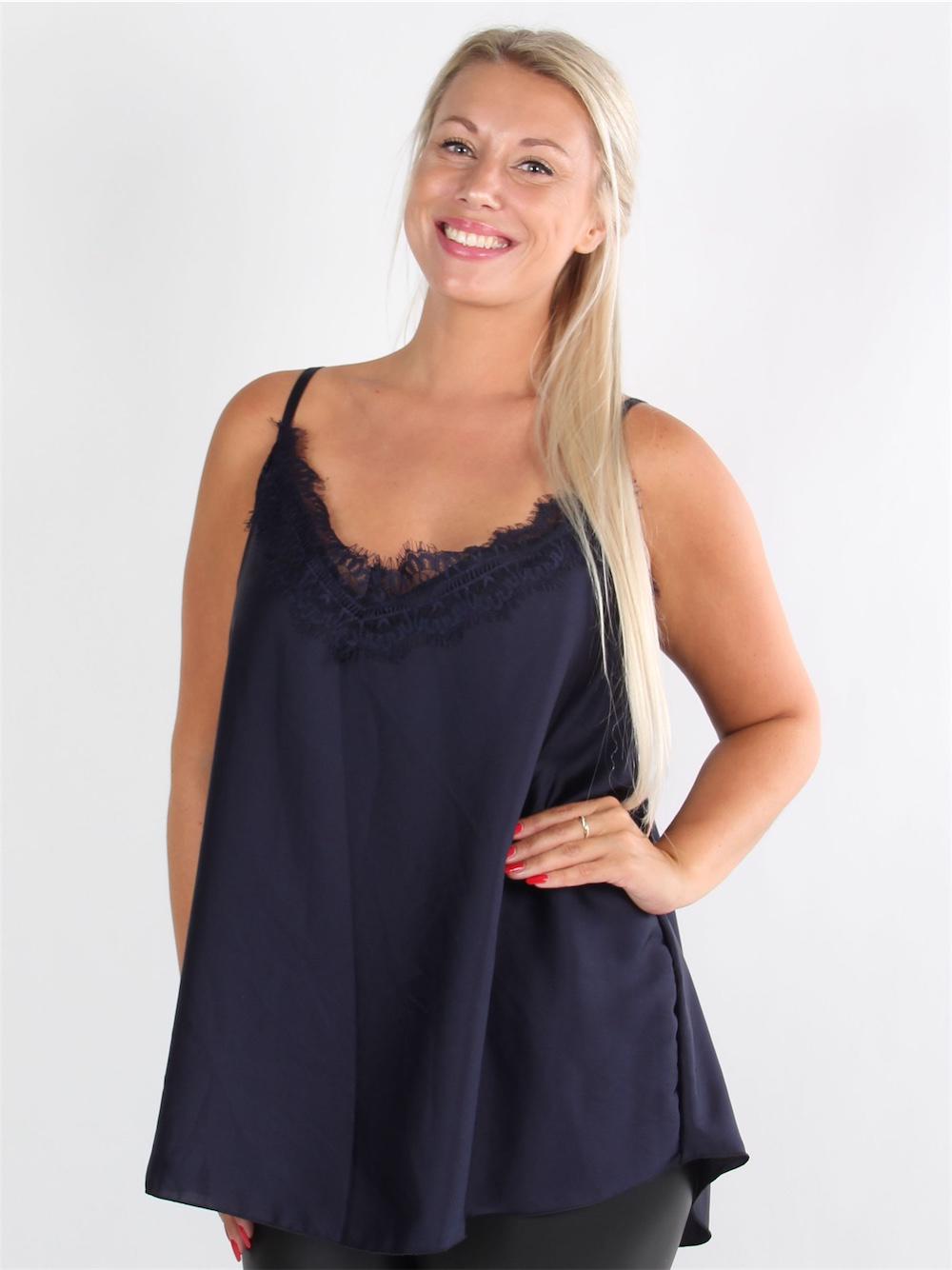 Carmita - Axelbandslös topp med spets